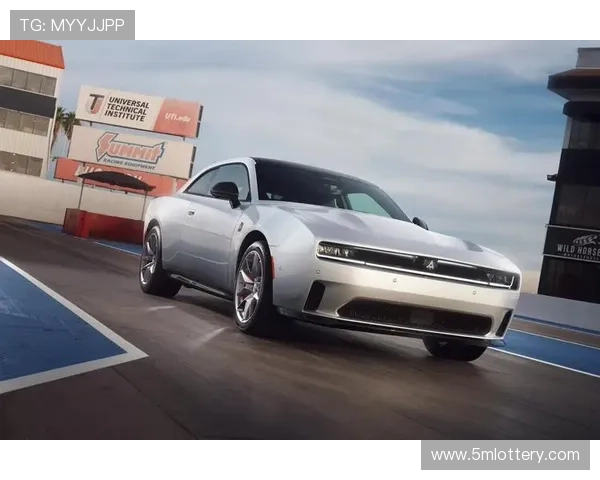 比利·埃莱卡纳第二回合裸绞降服胜朱尼尔·塔法，收获UFC 325终结奖金2.5万美元